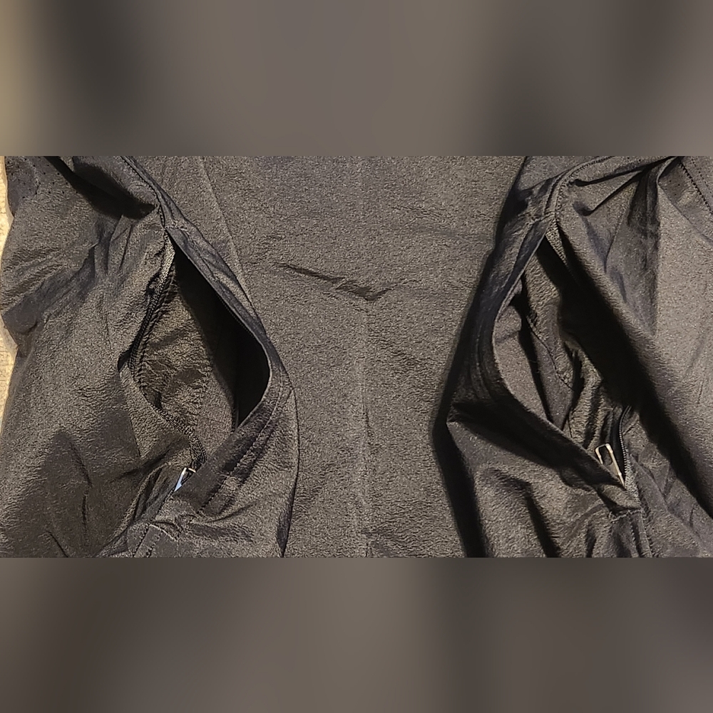 Mens Lululemon All The Range Long Sleeve. Black. Size Small. EUC - Picture 5 of 7